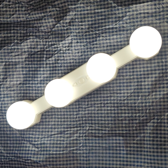 LED Makeup Light - Picture 2 of 3